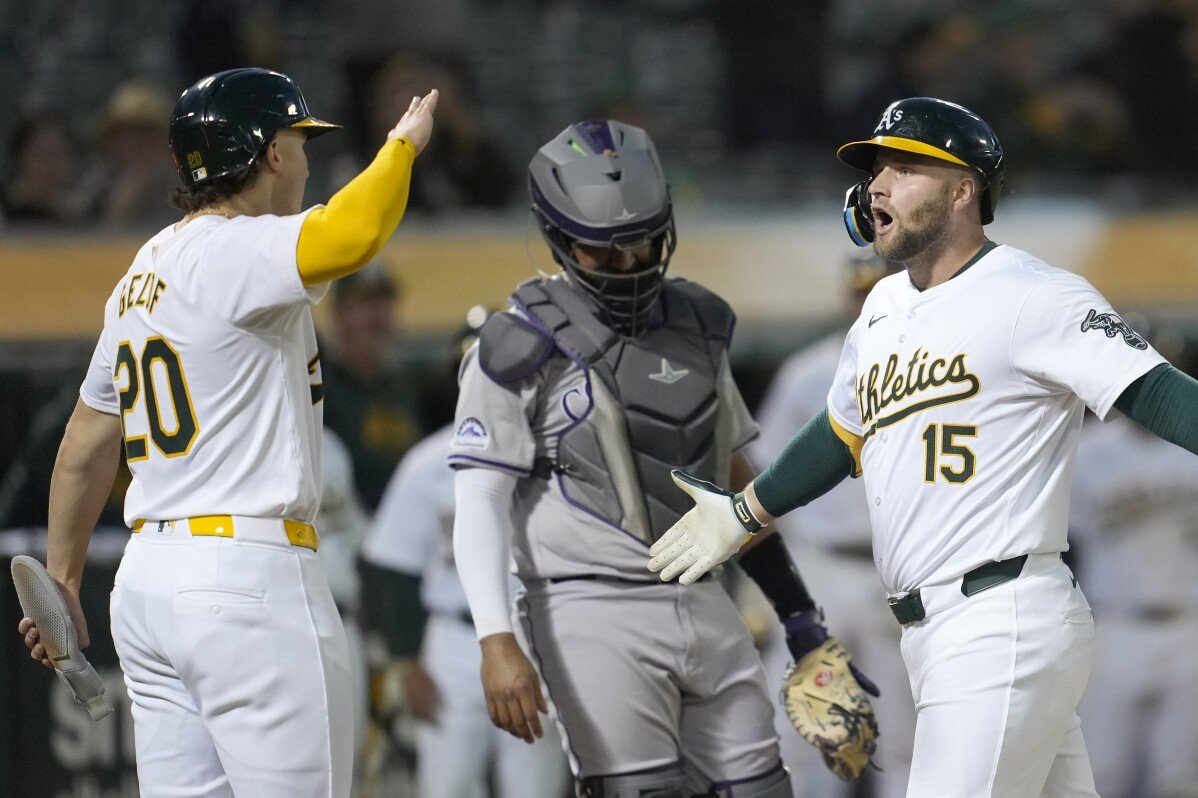 Toro memukul homer solo pada inning ke-8 dan A's mengakhiri kekalahan 8 pertandingan dengan kemenangan 5-4 atas Rockies